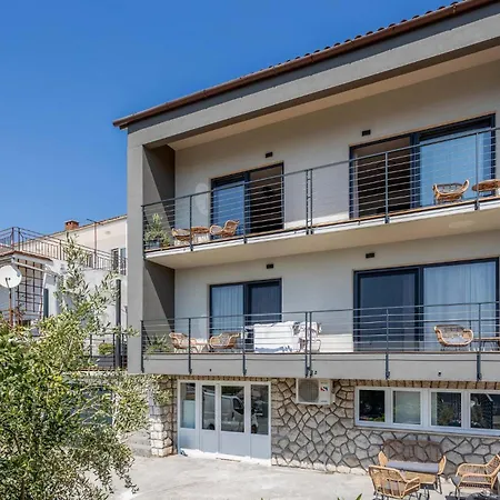 Apartment Anica *